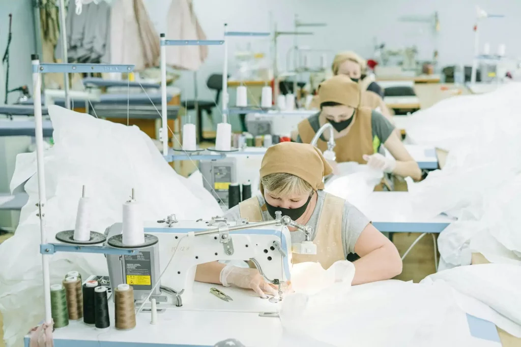 ouvrières dans une usine textile